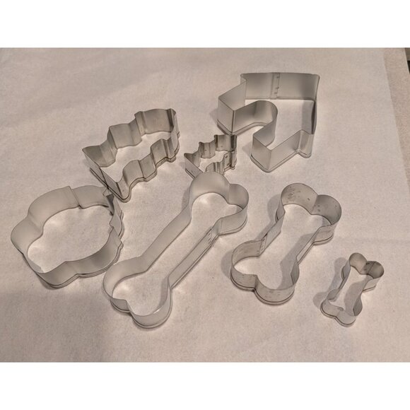 Dog Themed Cookie Cutter Set Dog House Bone fire Hydrant - Picture 3 of 13